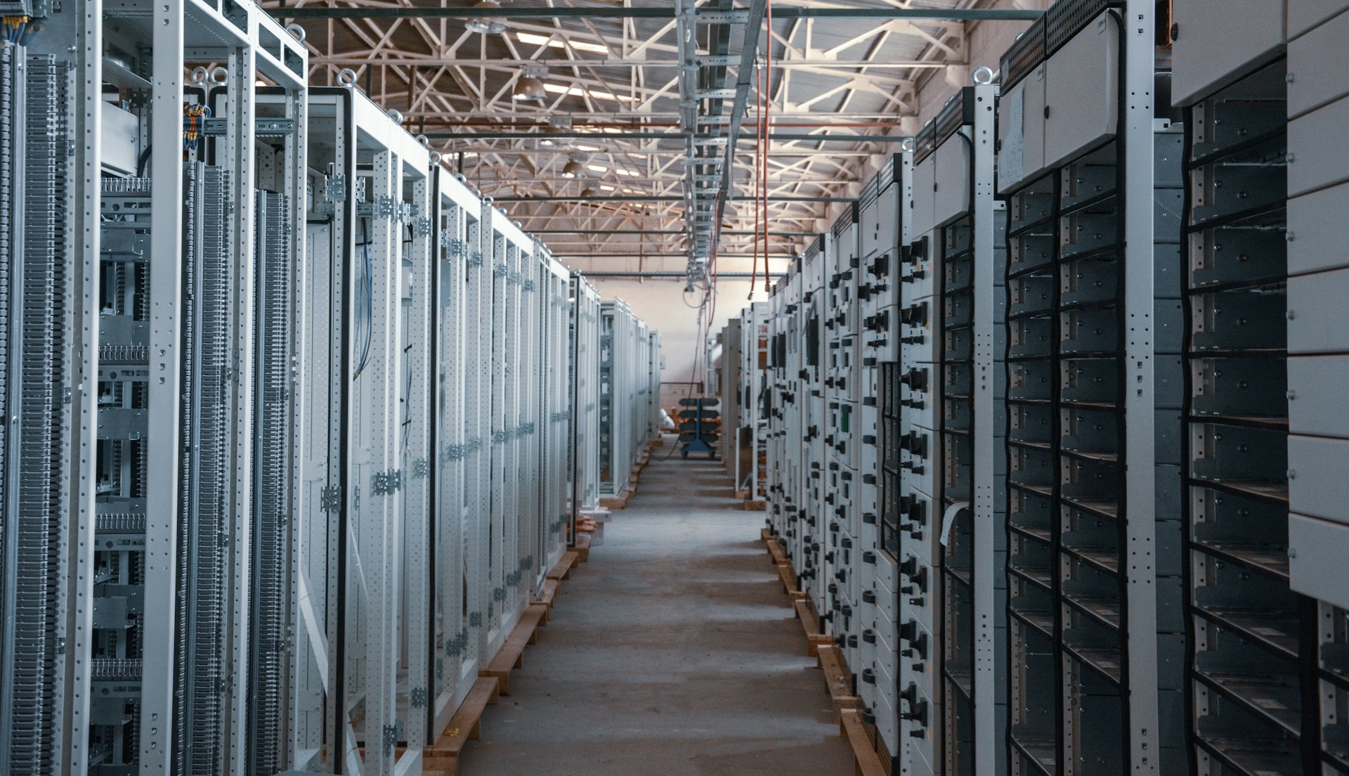 Industrial storage and server hall